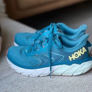 Hoka one women’s tennis